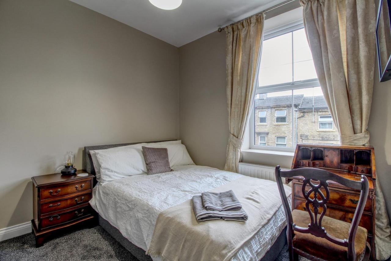 6 Dbl Bed, Central Huddersfield House Inc Parking Exterior foto