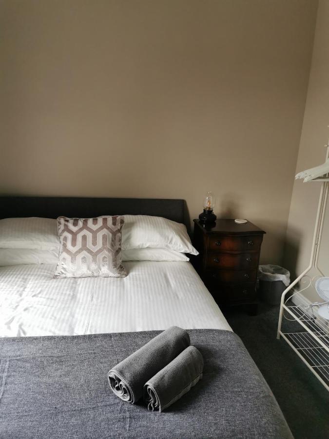 6 Dbl Bed, Central Huddersfield House Inc Parking Exterior foto
