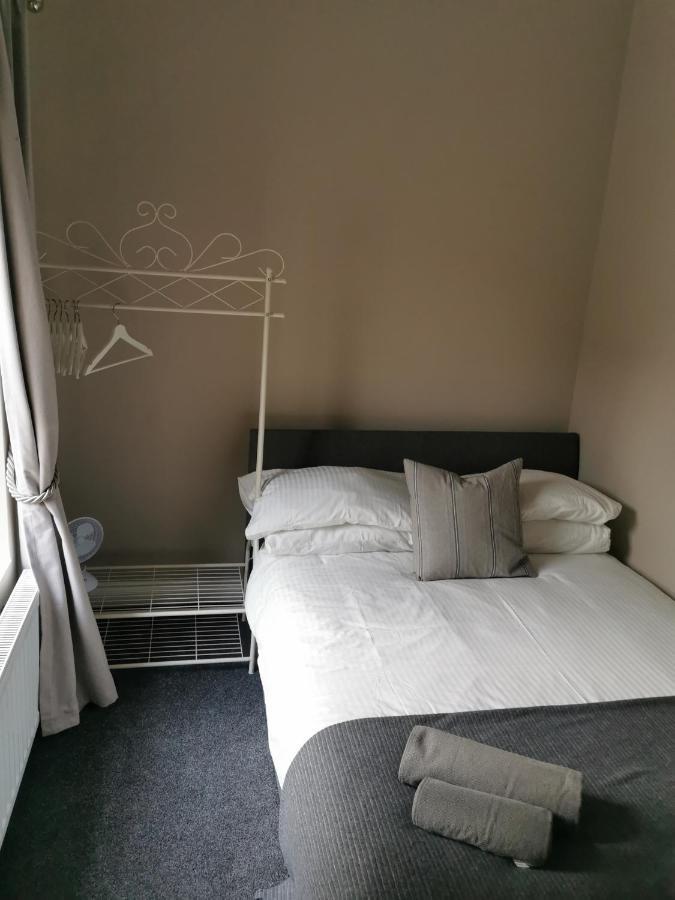 6 Dbl Bed, Central Huddersfield House Inc Parking Exterior foto