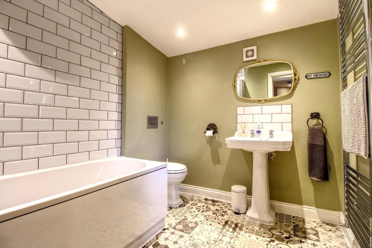 6 Dbl Bed, Central Huddersfield House Inc Parking Exterior foto
